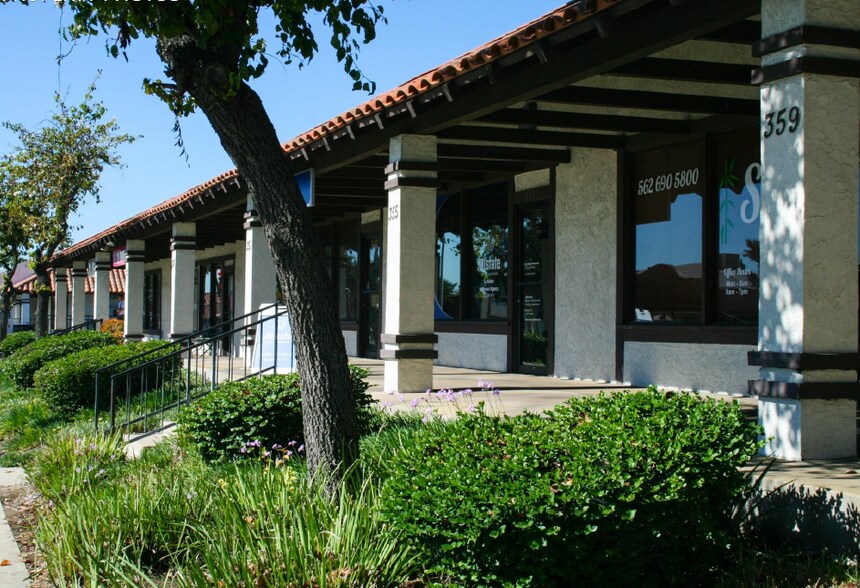 331-359 E La Habra Blvd, La Habra, CA à louer - Photo de l’immeuble – Image 3 sur 8