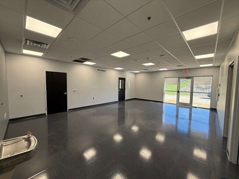 3530 Marnie Ave, Waterloo, IA à vendre - Photo de l’immeuble – Image 2 sur 27