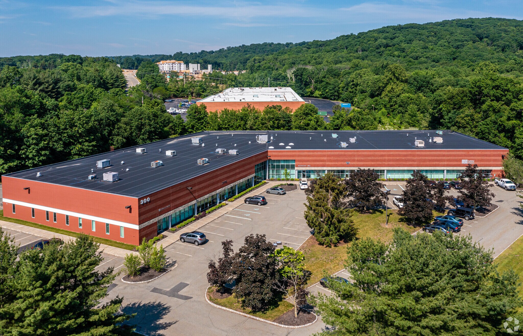 300 Roundhill Dr, Rockaway, NJ à louer Photo principale– Image 1 sur 6