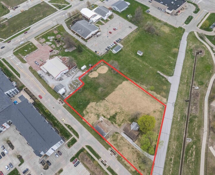 6305 NW 59th Ct, Johnston, IA à vendre - Photo de l’immeuble – Image 2 sur 20