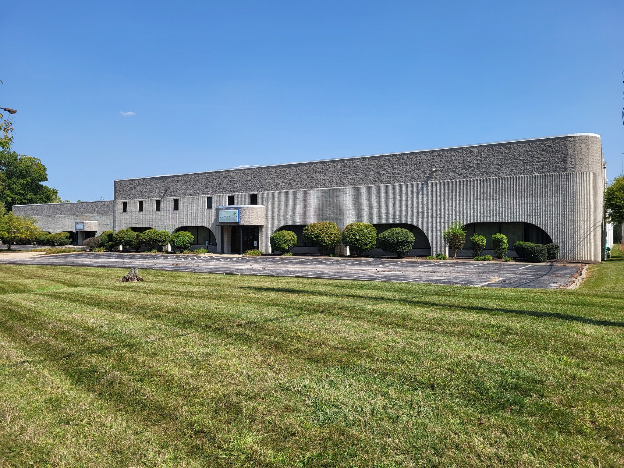 4609 Van Epps Rd, Brooklyn Heights, OH à louer Photo principale– Image 1 sur 11