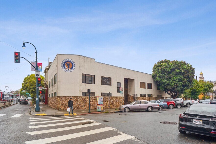 390 Ashton Ave, San Francisco, CA à vendre - Photo de l’immeuble – Image 1 sur 19