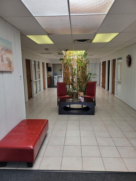 11910 Central Ave SE, Albuquerque, NM à louer - Photo de l’immeuble – Image 2 sur 8