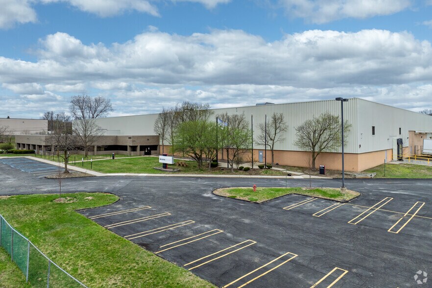 3800 Lapeer Rd, Auburn Hills, MI à louer - Photo principale – Image 1 sur 6