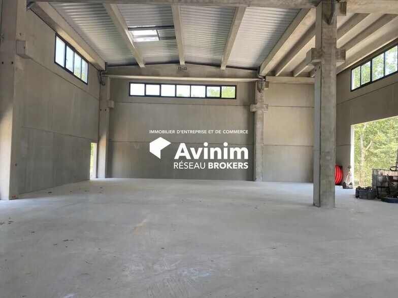 Local d’activités dans Fayence à louer - Photo de l’immeuble – Image 3 sur 9