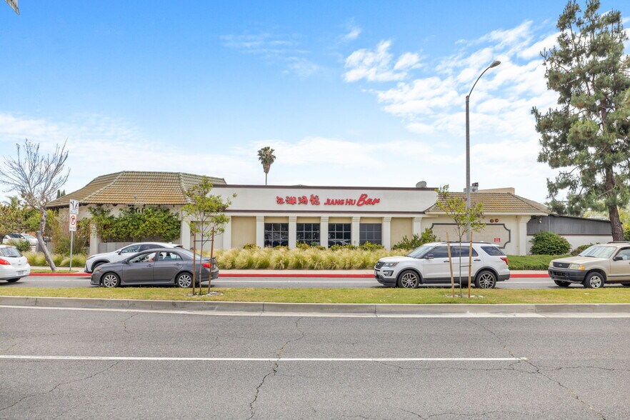 2000 W Main St, Alhambra, CA à louer - Photo de l’immeuble – Image 3 sur 8