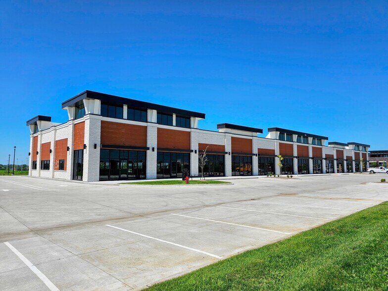 825 NE Gateway Dr, Grimes, IA à vendre - Photo de l’immeuble – Image 2 sur 5