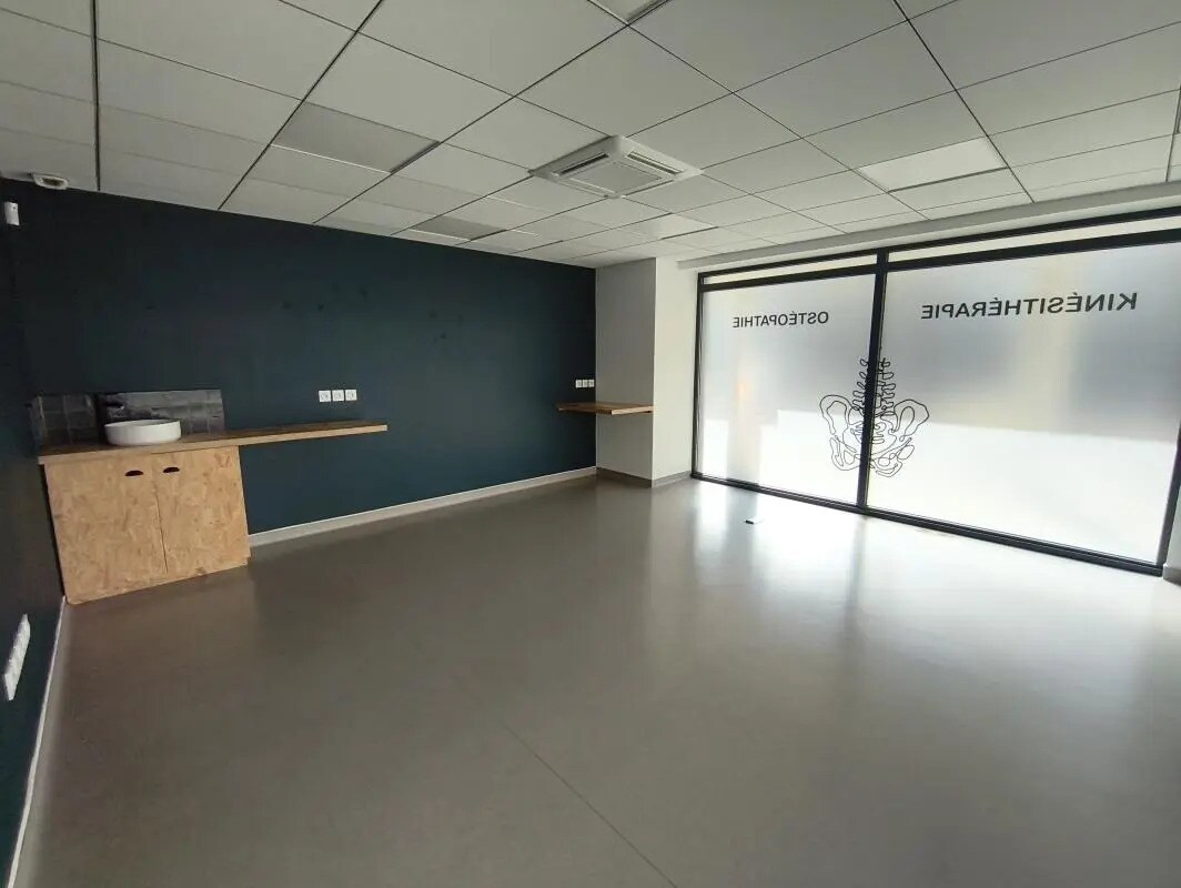 Local d'activités dans Charnay-lès-Mâcon à vendre Photo intérieure– Image 1 sur 14