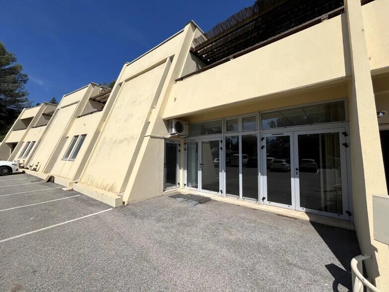 Local d’activités dans SOPHIA ANTIPOLIS à louer - Photo de l’immeuble – Image 3 sur 7