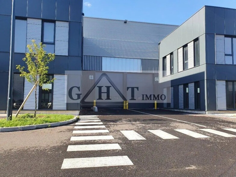Bureau dans Le Bourget à louer - Photo de l’immeuble – Image 2 sur 12