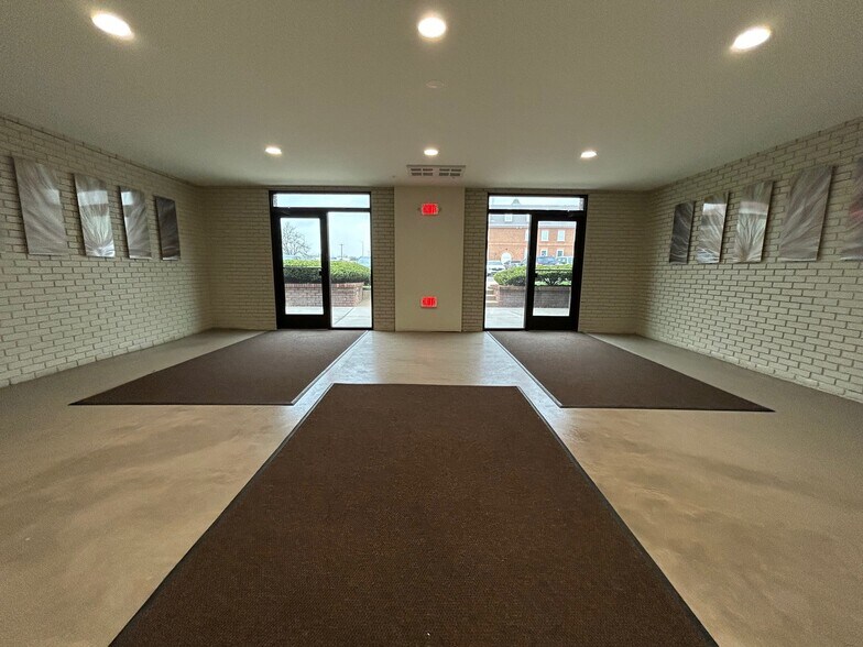 1480 Renaissance Dr, Park Ridge, IL à louer - Photo de l’immeuble – Image 2 sur 15