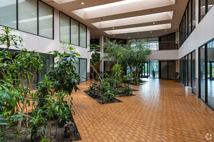 1200 Highway 146 S, La Porte, TX à louer - Hall d’entrée – Image 2 sur 4