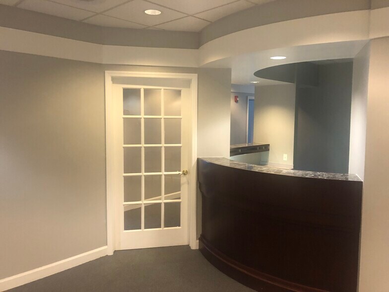 4343 Old Grand Ave, Gurnee, IL à louer - Photo intérieure – Image 3 sur 16