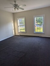 230 Rockingham Rd, Derry, NH à louer Photo de l’immeuble– Image 1 sur 2