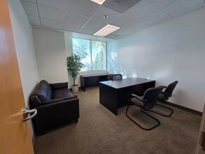 3110 E Guasti Rd, Ontario, CA à louer Photo intérieure– Image 2 sur 4