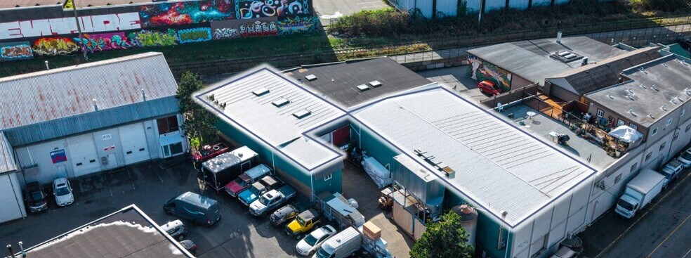 859 Devonshire Rd, Esquimalt, BC à louer - Photo principale – Image 1 sur 1