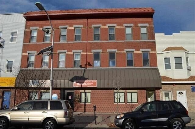 451-451 Avenue C, Bayonne, NJ à vendre - Photo principale – Image 1 sur 2
