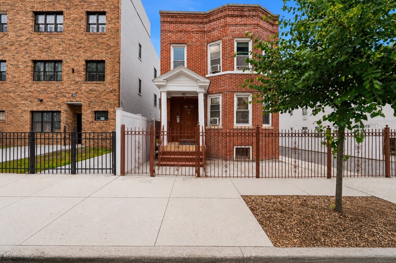 756 E 223rd St, Bronx, NY à vendre Photo principale– Image 1 sur 10