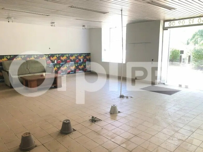 Local commercial dans Gometz-le-Châtel à vendre - Photo intérieure – Image 2 sur 4