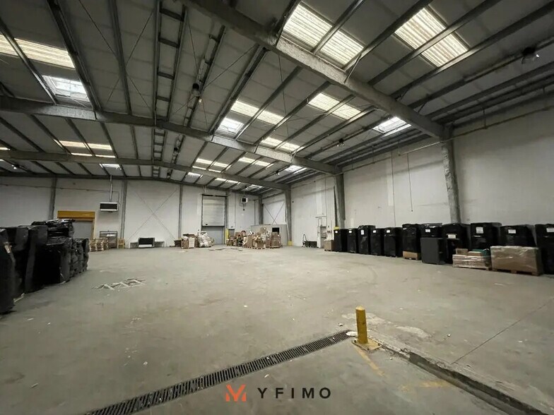 Local d’activités dans Les Mureaux à louer - Photo de l’immeuble – Image 2 sur 6