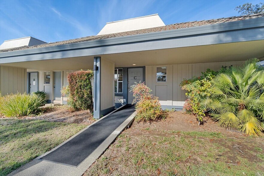 455 March Ave, Healdsburg, CA à vendre - Photo de l’immeuble – Image 3 sur 8