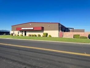 509 Galaxy Way, Modesto, CA à louer Photo de l’immeuble– Image 1 sur 30