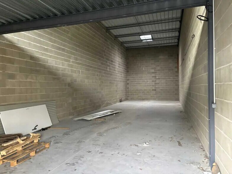 Local d’activités dans VILLENAVE-D'ORNON à louer - Photo de l’immeuble – Image 3 sur 4