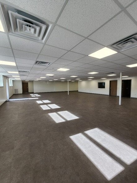 1918 W Virginia Ave, Crewe, VA à louer - Hall d’entrée – Image 3 sur 29