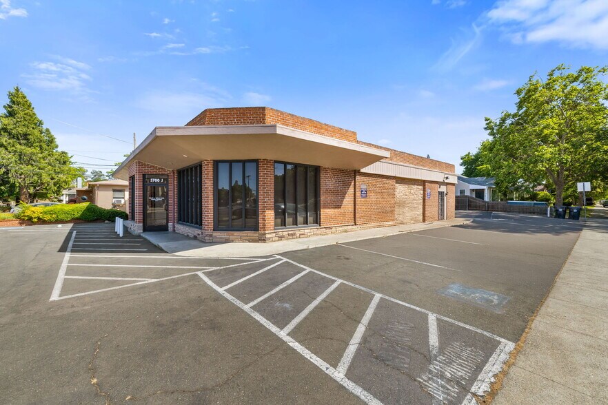 5700 J St, Sacramento, CA à louer - Photo de l’immeuble – Image 3 sur 15