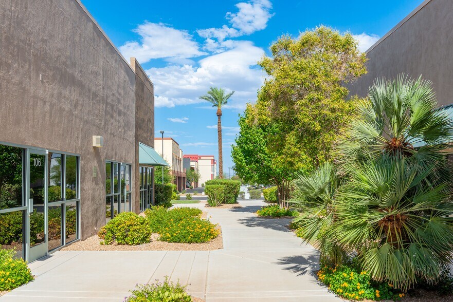 285 E Warm Springs Rd, Las Vegas, NV à vendre - Photo de l’immeuble – Image 2 sur 6