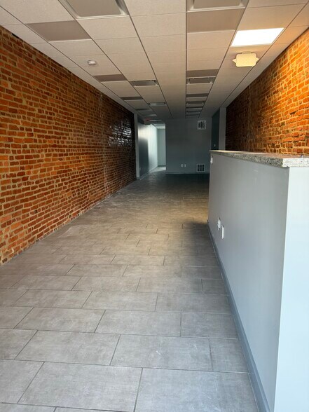 4813 Eastern Ave, Baltimore, MD à louer - Photo de l’immeuble – Image 3 sur 4