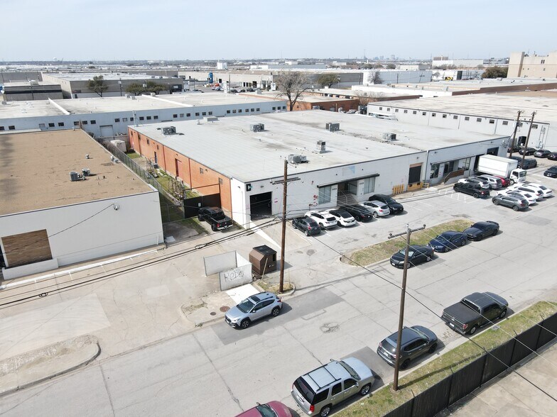 5025-5035 Sharp St, Dallas, TX à louer - Photo de l’immeuble – Image 3 sur 10