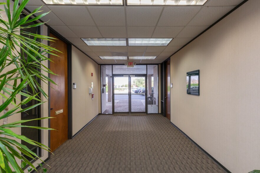16902 El Camino Real, Houston, TX à vendre - Photo intérieure – Image 2 sur 7