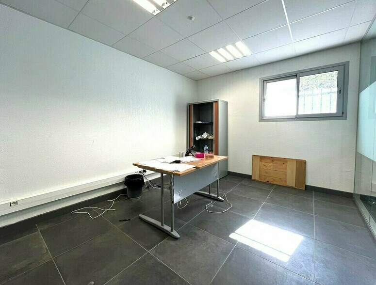 Local d'activités dans Vence à vendre - Photo intérieure – Image 2 sur 6