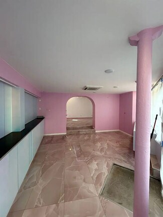 Plus de détails pour Local commercial à louer