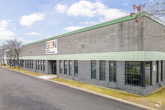 Plus de détails pour 5776-5782 Blvd Thimens, Montréal, QC - Industriel/Logistique à louer