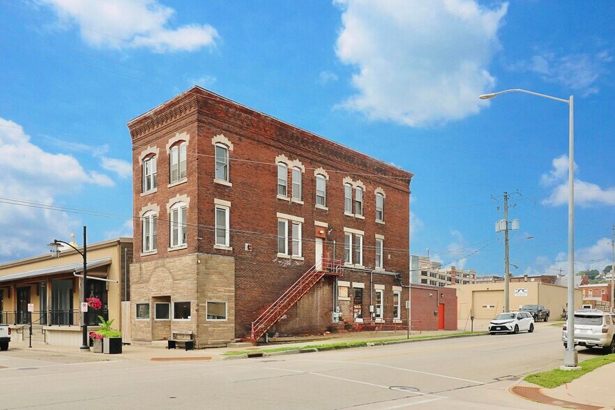 1097 Jackson St, Dubuque, IA à vendre - Photo de l’immeuble – Image 2 sur 10