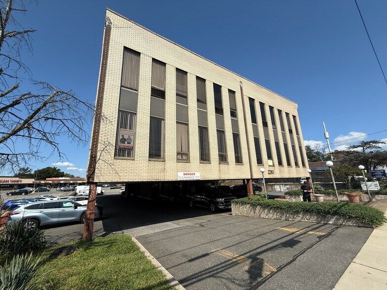 2280 Grand Ave, Baldwin, NY à louer - Photo de l’immeuble – Image 3 sur 9