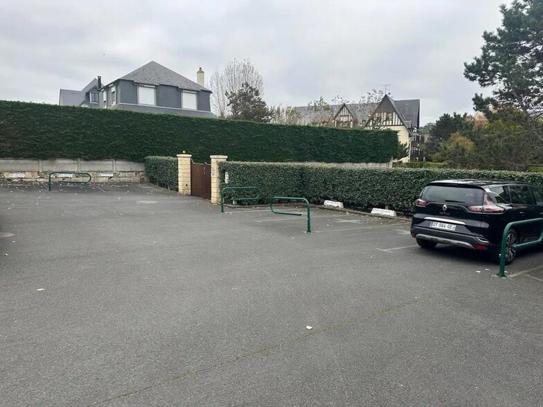 Local commercial dans Deauville à vendre - Photo de l’immeuble – Image 3 sur 23