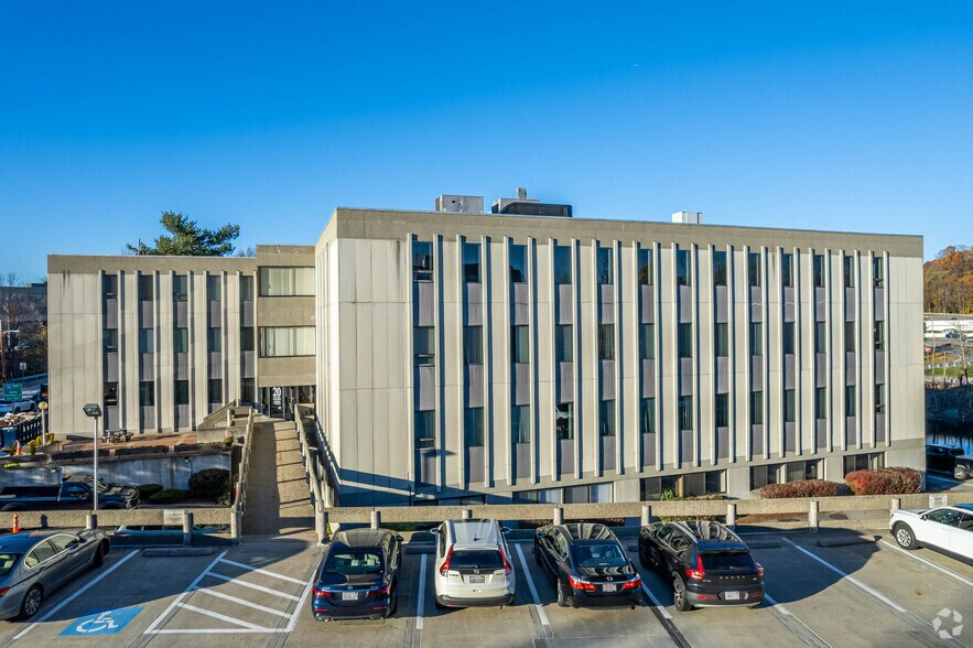 20 Walnut St, Wellesley, MA à louer - Photo de l’immeuble – Image 2 sur 25