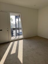 205-215 W 1st St, Tustin, CA à louer Photo intérieure– Image 2 sur 11