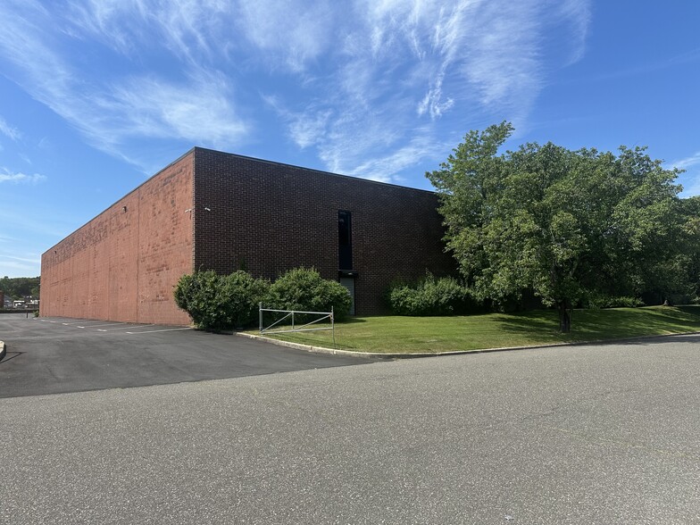 25 Ranick Rd, Hauppauge, NY à louer - Photo de l’immeuble – Image 3 sur 5