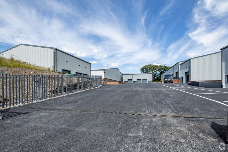 Stone Hill Rd, Bolton à louer - Photo principale – Image 1 sur 6