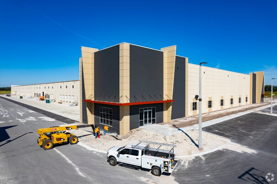 1500 County Line Rd, Plant City, FL à louer - Photo principale – Image 1 sur 7