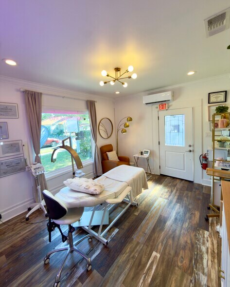 2303 E Cesar Chavez St, Austin, TX à louer - Photo de l’immeuble – Image 3 sur 7