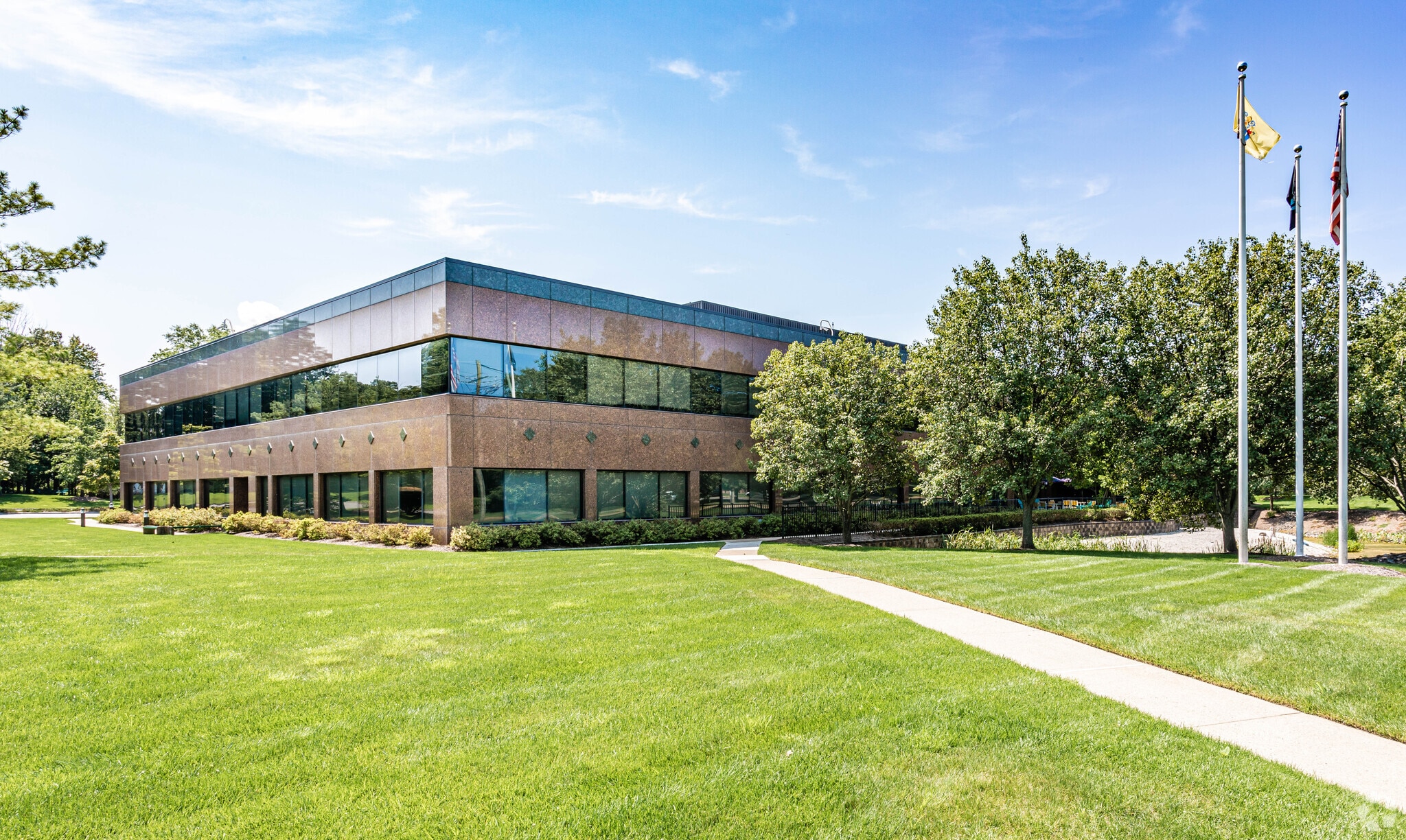 11 Philips Pky, Montvale, NJ à louer Photo principale– Image 1 sur 8