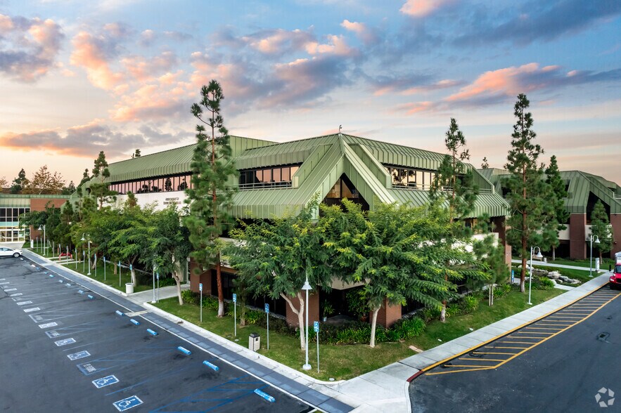 23430 Hawthorne Blvd, Torrance, CA à louer - Photo principale – Image 2 sur 27
