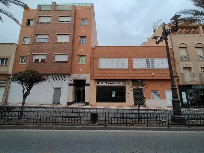 Local commercial dans Roquetas de Mar à vendre - Photo de l’immeuble – Image 1 sur 5