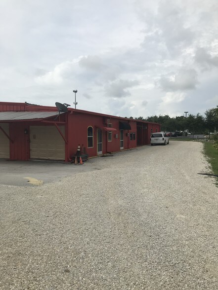 270-272 Beth Stacey Blvd, Lehigh Acres, FL à vendre - Photo de l’immeuble – Image 3 sur 16
