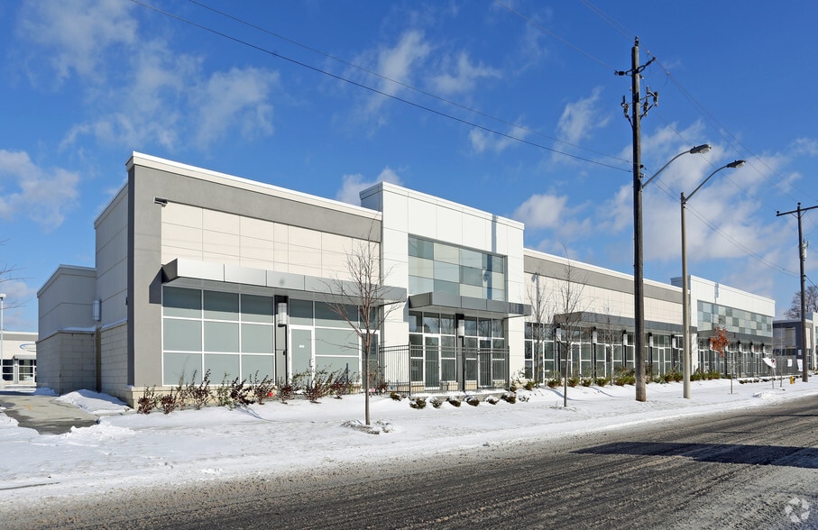 10 Mallard Rd, Toronto, ON à vendre - Photo principale – Image 1 sur 9